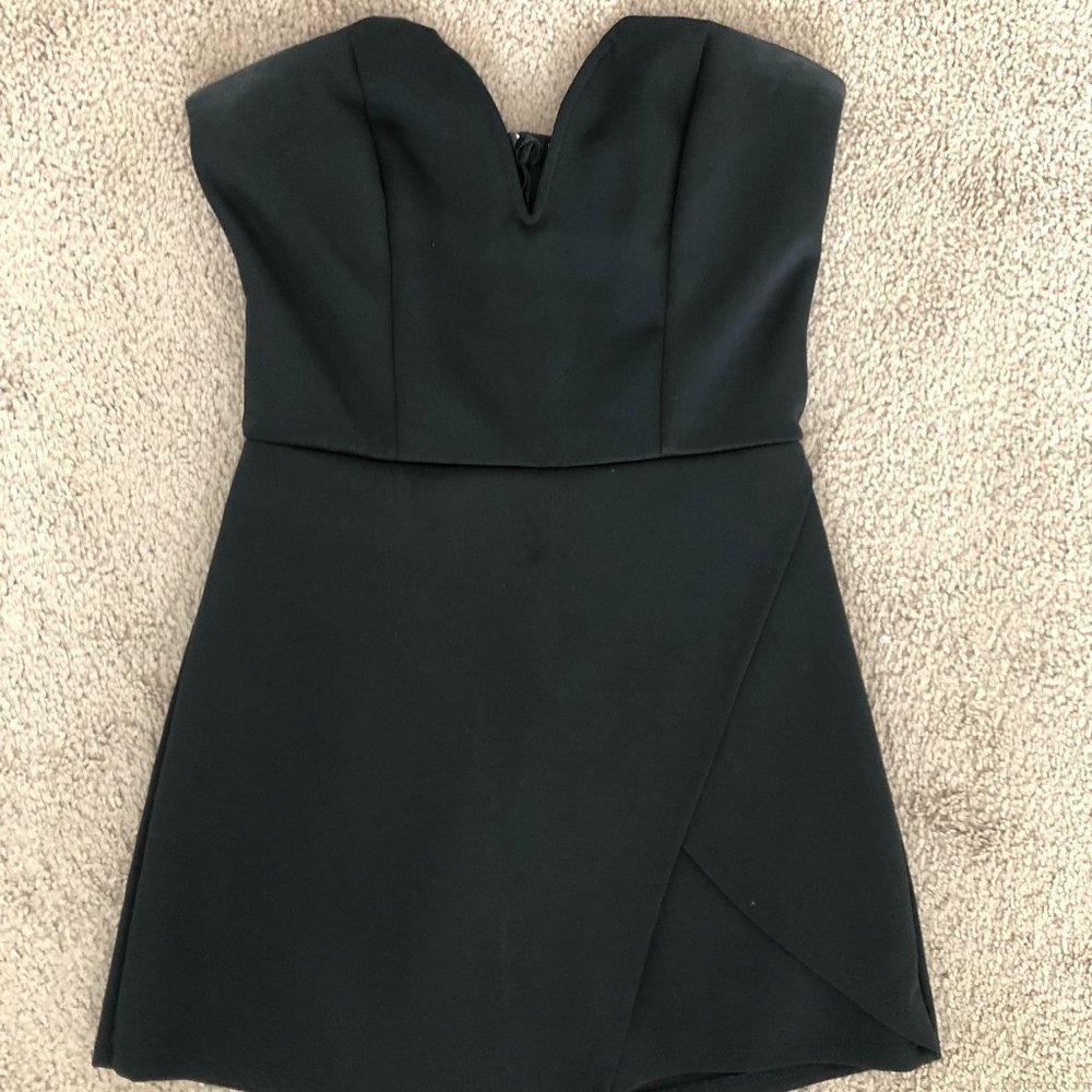 Charlotte Russe Black Strapless Deep V Romper - Small